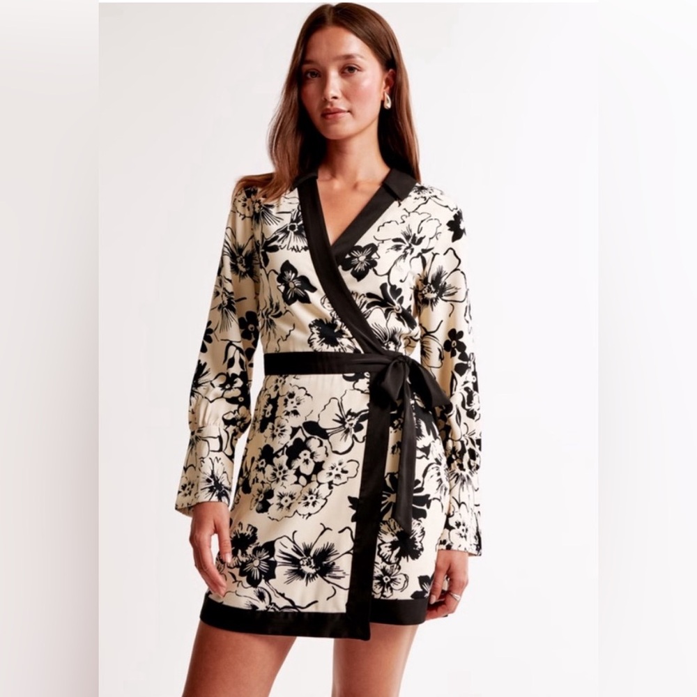 NWT Abercrombie & Fitch Black and Cream Floral Kimono Wrap Dress